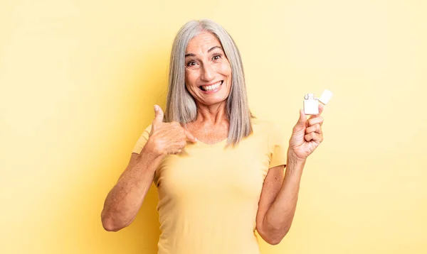 Mulher Bonita Meia Idade Sentindo Feliz Apontando Para Mesmo Com — Fotografia de Stock