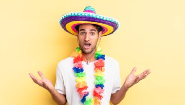 İspanyol yakışıklı adam inanılmaz bir sürprizle şaşkına dönmüş ve hayrete düşmüştü. Meksika partisi konsepti