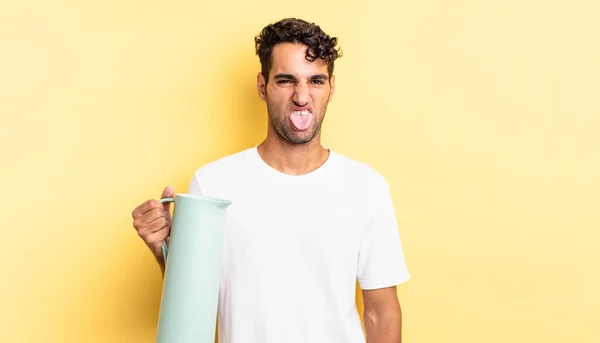 Bel Homme Hispanique Sentant Dégoûté Irrité Langue Concept Thermos Café — Photo