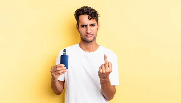 Hispanische Gutaussehender Mann Der Wütend Genervt Rebellisch Und Aggressiv Ist — Stockfoto