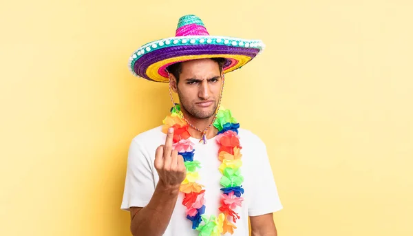 Homem Bonito Hispânico Sentindo Raiva Irritado Rebelde Agressivo Conceito Festa — Fotografia de Stock