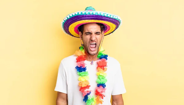 Hombre Guapo Hispano Gritando Agresivamente Luciendo Muy Enojado Concepto Partido —  Fotos de Stock