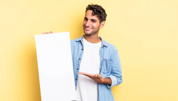 Hombre Guapo Hispano Sonriendo Alegremente Sintiéndose Feliz Mostrando Concepto Concepto —  Fotos de Stock