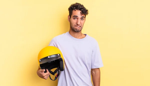 Ispanico Bell Uomo Dall Aspetto Confuso Confuso Concetto Casco Moto — Foto Stock