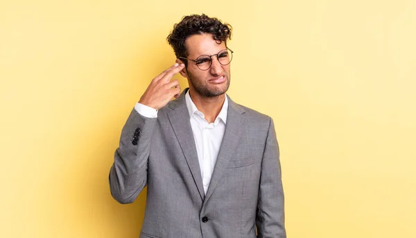 Homem Bonito Hispânico Sentindo Confuso Perplexo Mostrando Que Você Louco — Fotografia de Stock