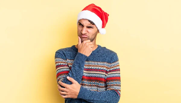 Zijn Paniekerige Knappe Man Denken Zich Twijfelachtig Verward Voelen Kerstconcept — Stockfoto