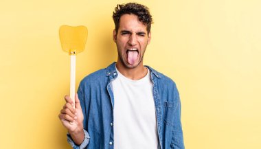 Neşeli ve asi tavırlı, şakacı ve dilsiz İspanyol yakışıklı bir adam. Sinekleri öldürür