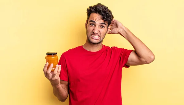 Bel Homme Hispanique Sentant Stressé Anxieux Effrayé Les Mains Sur — Photo