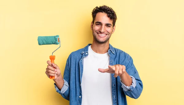 Homem Bonito Hispânico Apontando Para Câmera Escolhendo Você Conceito Pintura — Fotografia de Stock