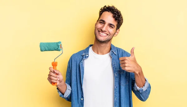 Homem Bonito Hispânico Sentindo Orgulhoso Sorrindo Positivamente Com Polegares Para — Fotografia de Stock