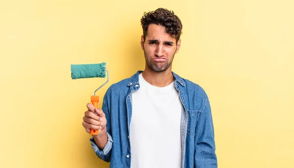 Homem Bonito Hispânico Sentindo Triste Choramingas Com Olhar Infeliz Chorando — Fotografia de Stock