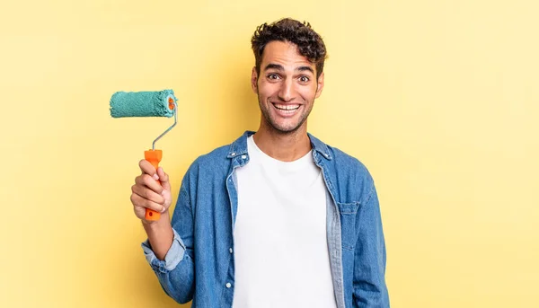 Hispanic Stilig Man Ser Glad Och Positivt Överraskad Rollerlackskoncept — Stockfoto