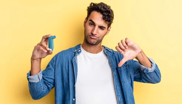 Zijn Paniekerige Knappe Man Voelt Zich Gekruist Toont Duimen Naar — Stockfoto