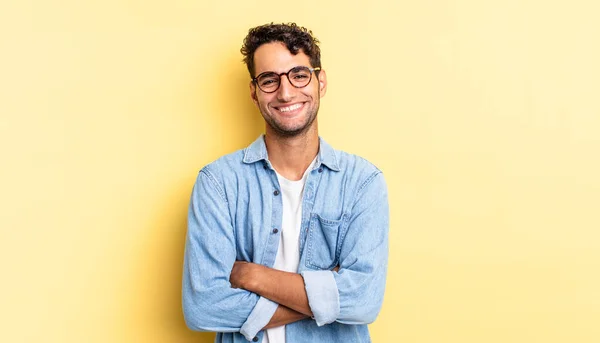 Hispanic Knappe Man Zoek Als Een Gelukkig Trots Tevreden — Stockfoto