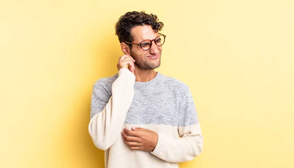 Hispânico Bonito Homem Sentindo Estressado Frustrado Cansado — Fotografia de Stock