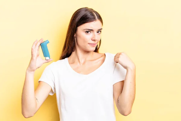 Young Hispanic Woman Looking Arrogant Successful Positive Proud Asthma Concept — Stock Photo, Image