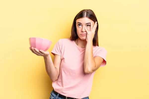 Joven Mujer Hispana Que Siente Aburrida Frustrada Somnolienta Después Cansancio —  Fotos de Stock