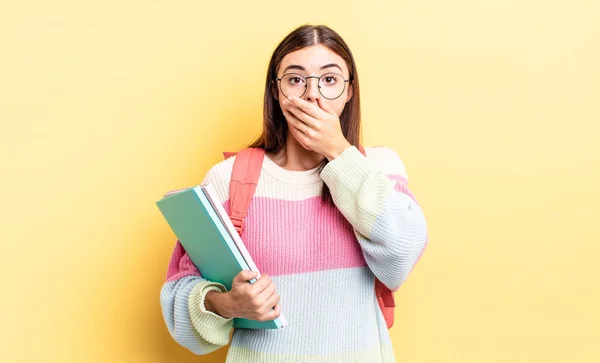 손으로 잠꾸러기 여자가 충격을 받았습니다 — 스톡 사진