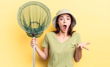 Genç İspanyol kadın inanılmaz bir sürpriz balık ağı konseptine şaşırmış, şaşırmış ve şaşırmıştı.