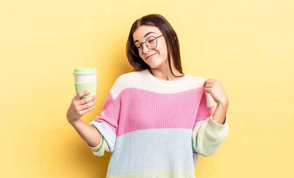 Jovem Hispânica Olhando Arrogante Bem Sucedido Positivo Orgulhoso Tirar Conceito — Fotografia de Stock