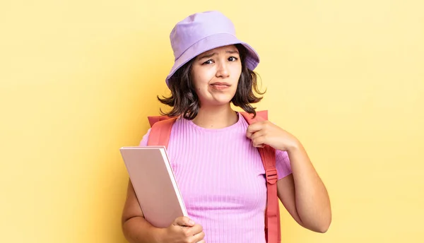 Giovane Donna Ispanica Dall Aspetto Arrogante Successo Positiva Orgogliosa Torna — Foto Stock