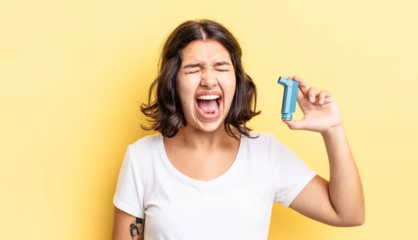 Young Hispanic Woman Shouting Aggressively Looking Very Angry Asthma Concept — Stock Photo, Image