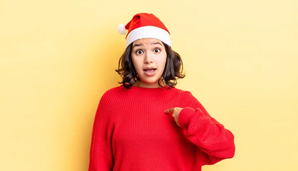 Young Hispanic Woman Looking Shocked Surprised Mouth Wide Open Pointing — Stock Photo, Image