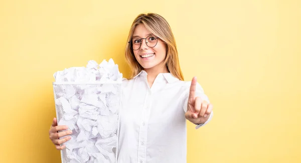 Pretty Blonde Girl Smiling Proudly Confidently Making Number One Paper — Stock Photo, Image