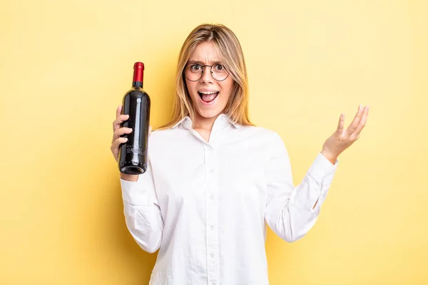 Pretty Blonde Girl Feeling Happy Surprised Realizing Solution Idea Wine — Stock Photo, Image