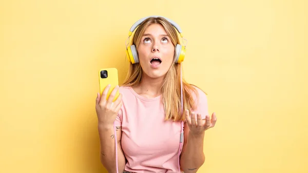 Pretty Blonde Girl Looking Desperate Frustrated Stressed Listening Music Concept — Stock Photo, Image