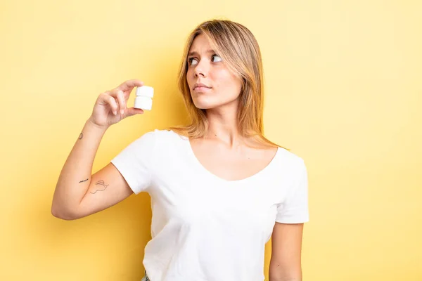 Pretty Blonde Girl Profile View Thinking Imagining Daydreaming Pills Bottle — Stock Photo, Image