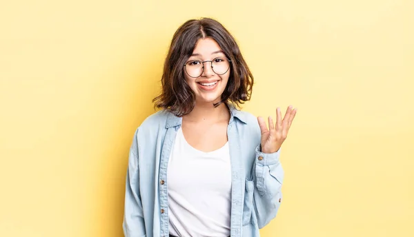 Jong Mooi Meisje Zich Gelukkig Voelen Verrast Vrolijk Glimlachen Met — Stockfoto