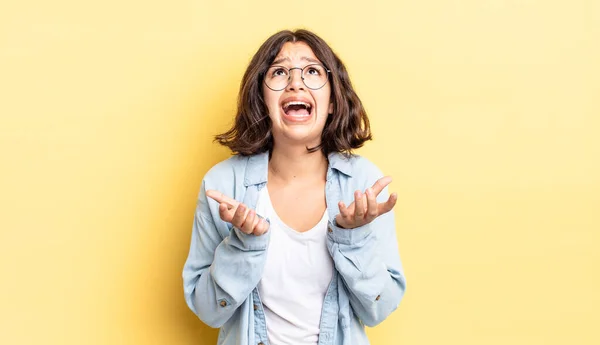 Jovem Menina Bonita Olhando Desesperado Frustrado Estressado Infeliz Irritado Gritando — Fotografia de Stock