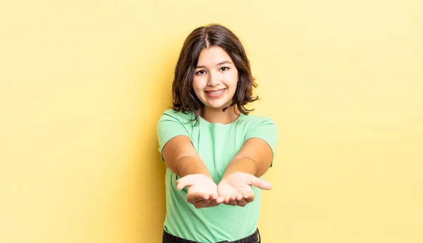 Young Pretty Girl Smiling Happily Friendly Confident Positive Look Offering — Stock Photo, Image