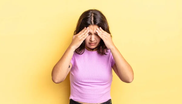 Junges Hübsches Mädchen Das Gestresst Und Frustriert Wirkt Unter Druck — Stockfoto