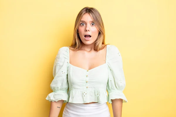 Blonde Pretty Woman Looking Very Shocked Surprised Staring Open Mouth — Stock Photo, Image