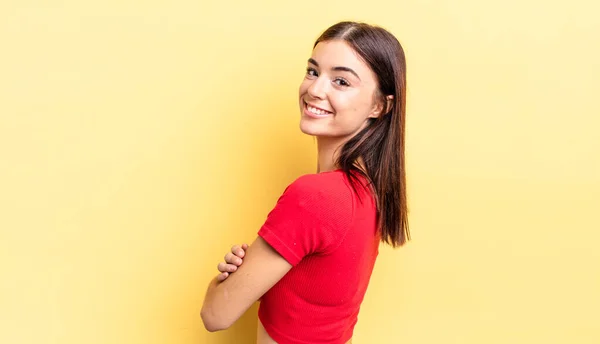 Hispânico Bonita Mulher Sorrindo Alegremente Sentindo Feliz Satisfeito Relaxado Com — Fotografia de Stock