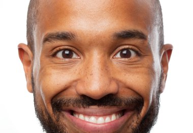 Genç serin siyah adam