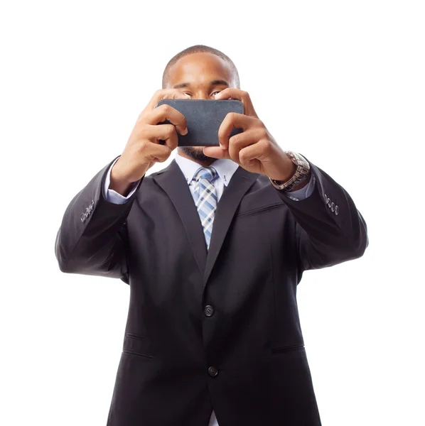 Junger cooler schwarzer Mann macht ein Foto mit seinem Handy — Stockfoto