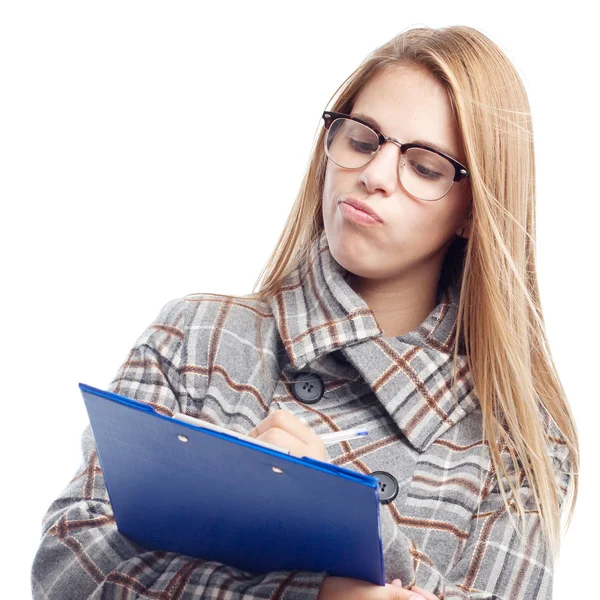 Joven cool mujer haciendo una prueba — Foto de Stock