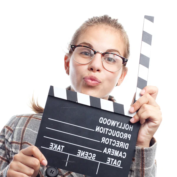 Jeune femme cool avec un clapperboard — Photo