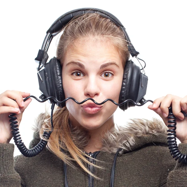 Joven mujer cool con auriculares — Foto de Stock