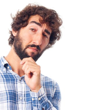 Genç adam düşünüyor.