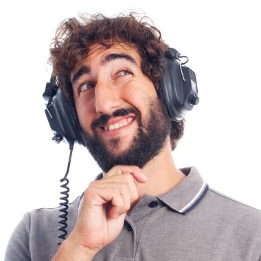 kulaklıklar ile genç sakallı adam