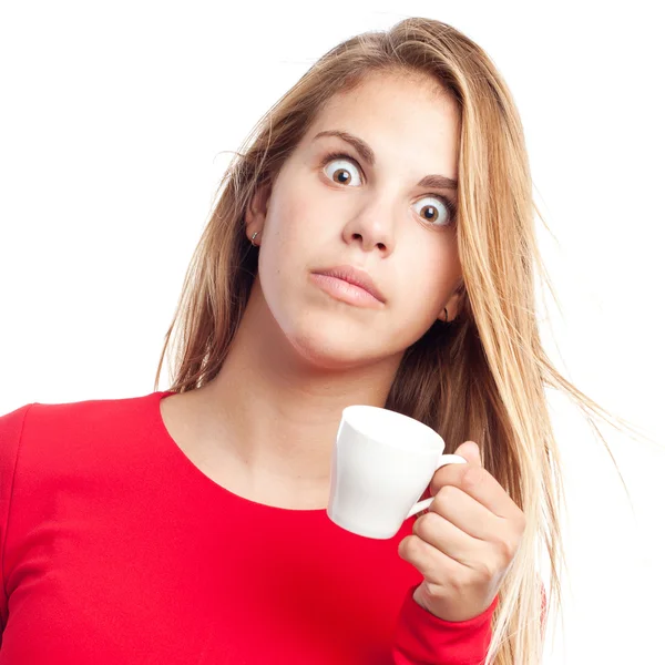Νεαρή γυναίκα δροσερό με ένα φλιτζάνι καφέ — Φωτογραφία Αρχείου