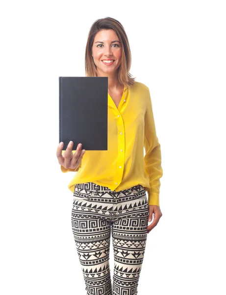 Jeune femme cool avec un livre — Photo