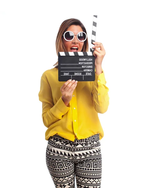 Jovem mulher legal com um clapperboard — Fotografia de Stock