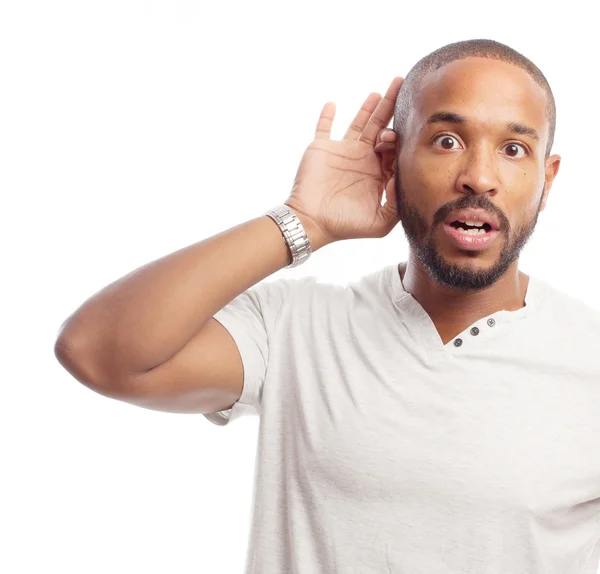 Junger cooler schwarzer Mann versucht zuzuhören — Stockfoto