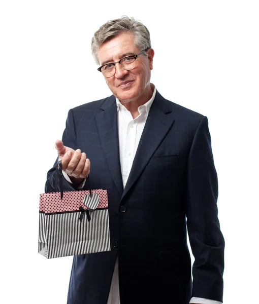 Hombre fresco senior con bolsa de compras — Foto de Stock