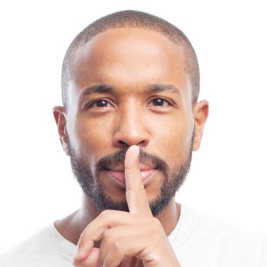 Genç siyah erkek sessizlik işareti cool